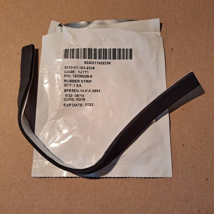 Rubber Strip Tailgate Seal 12339228-9