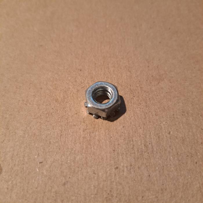 Nut 271172