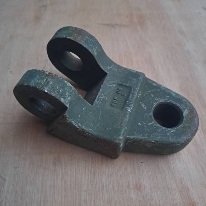 Medium Tow Bar Clevis 7550983